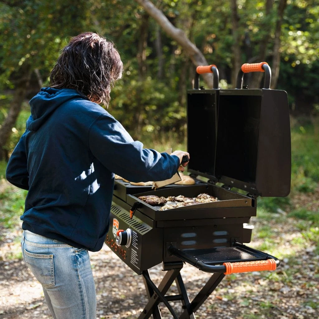 Blackstone 17" On The Go 3-IN-1 Propane Gas Tailgater Griddle / Grill Box And Burner - Image 10