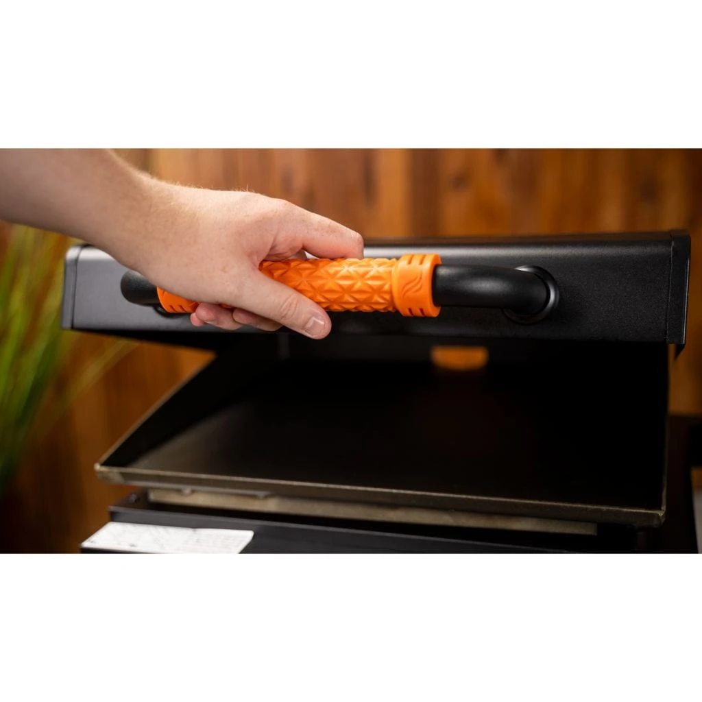 Blackstone 17" On The Go Propane Gas Cart Griddle With Hood - Image 7